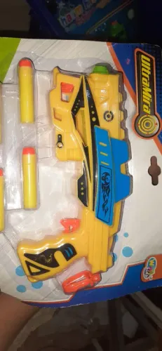 Ultra mira Arminda de brinquedo 