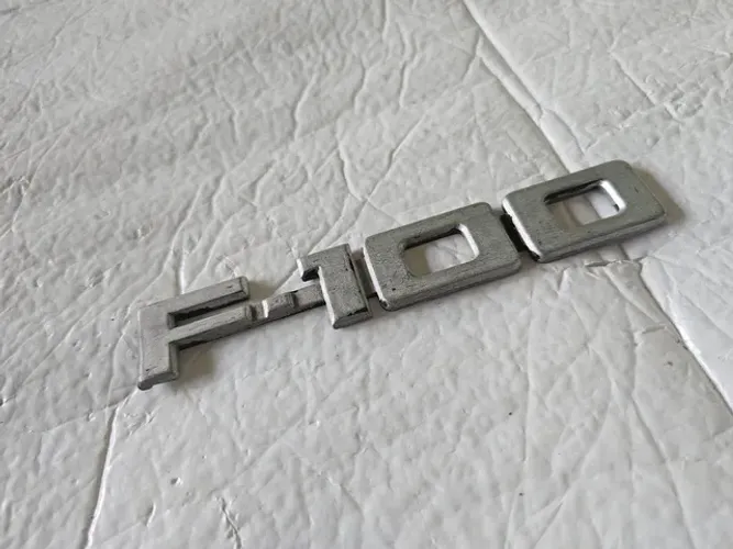 F100 Emblema lateral capo original