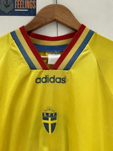 Camisa adidas Suécia vintage 