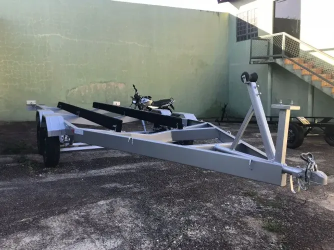 Carreta para lancha de 23 pés c/ freio