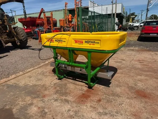 Distribuidor Duplo Adubo e Sementes Triton Rotax