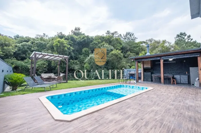 Casa em Condomínio à venda , 300m2 privativos, 4 súites, 4 vagas, Rio Vermelho R$2.700.000