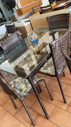 Mesa de Vidro Com 04 Cadeiras