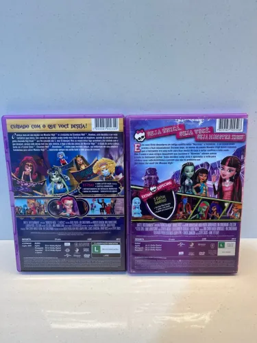 5 filmes, são 4 caixas DVDs Monster High ( filme) em perfeito estado.