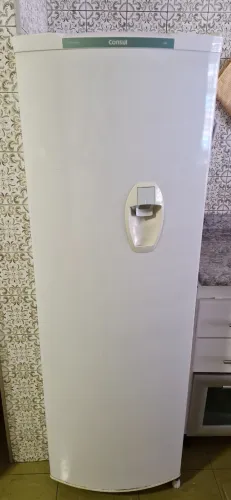 Geladeira/Refrigerador - Consul 280 com dispenser de água na porta