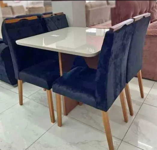 LINDA MESA MADRI 90×90 TAMPO COM VIDRO 4 CADEIRAS MACIÇA