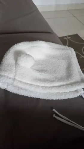 Touca de Pelúcia Branca para Bebê