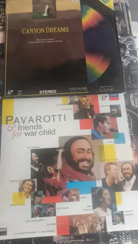 2 Laser disc ( Pavarotti & friends for war child /Canyon Dreams)