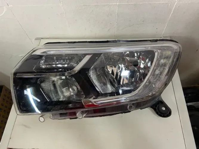 Farol Sandero/Logan com led (lados)