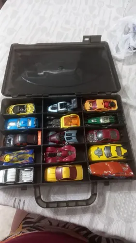  Carrinhos Hot Wheels - Maleta com 15 itens 
