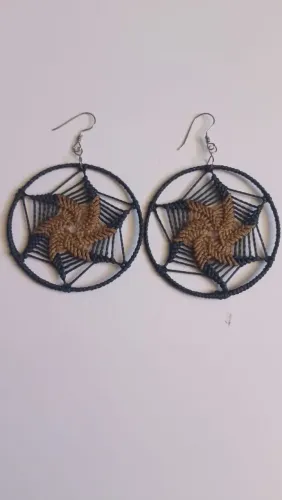 Brincos de macramê com estrela