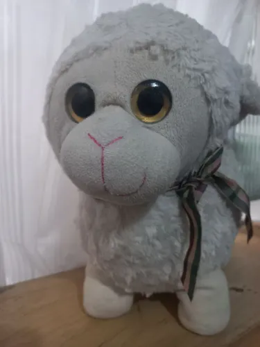 Pelúcia ovelha olhos grandes 40 cm