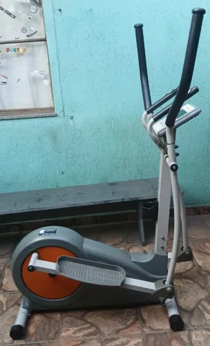 Ate 4x sem Juros - Elíptico Eletromagnético Athletic Advanced 440EP - 120 Kg - Novíssimo  