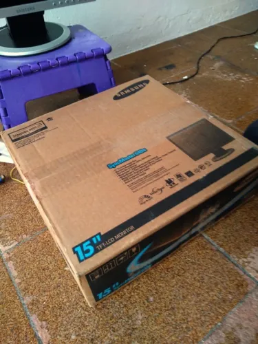 Monitor LCD Antigo Samsung 540n c/ caixa e cabos