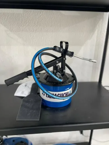 Bomba Engraxadeira 2Kg Modelo 212 c/ Mangueira 1,5m - Yamaguchi