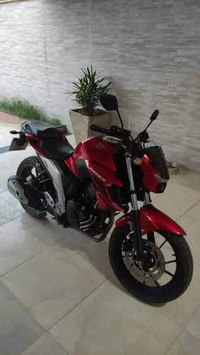 Só Vendo!!  Moto semi nova primeiro dono.