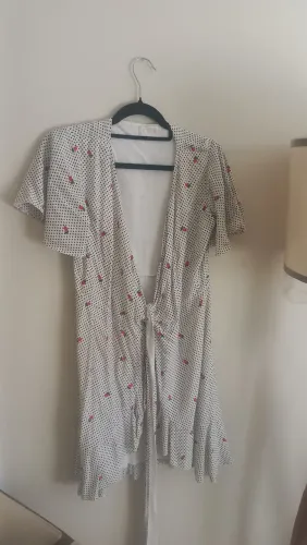 Vestido estampado detalhes