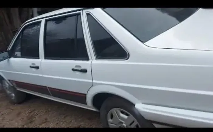 Vende-se Santana 90 com direção hidráulica cambio e motor ok 1.8