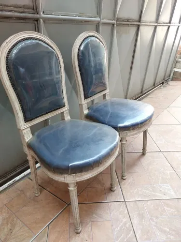CADEIRAS O PAR EM PERFEITO ESTADO