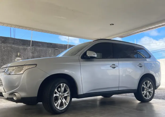 Mitsubishi Outlander 2.0 16V 160cv Aut. 2014