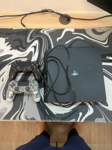 ACEITO OFERTA PLAYSTATION 4 SLIM COM 2 CONTROLES