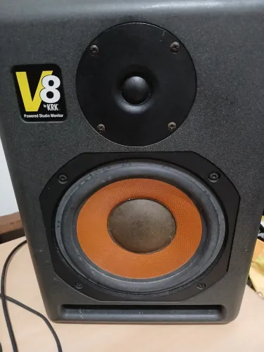 Par de Monitores de Estúdio KRK V8