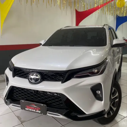 Toyota Hilux SW4 SRX Plat. 4X4 2.8 TB Die. Aut. 2025