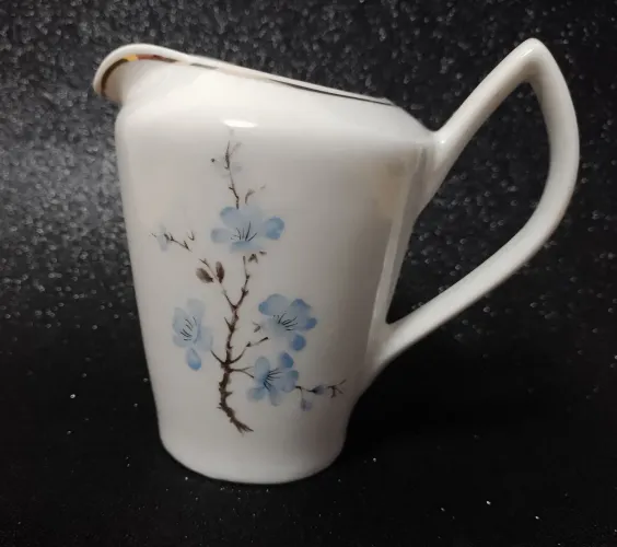 Leiteira ou cremeira de porcelana 