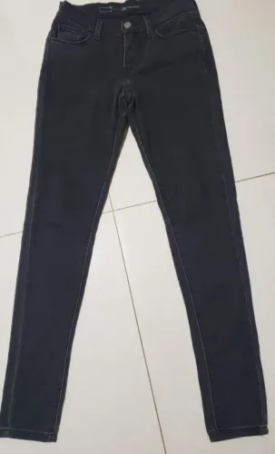 Calça jeans preta feminina Levis 