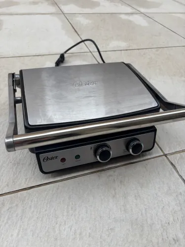 Grill Elétrico Oster 127V - Modelo OGRL660