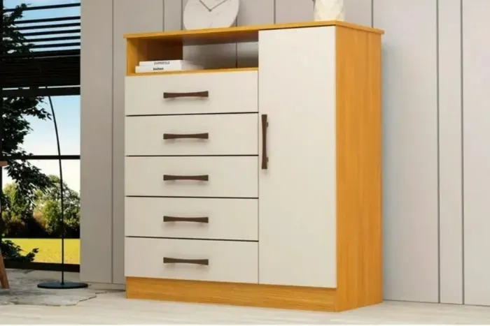 "Cômoda Madri: Organização e Estilo com 1 Porta, 1 Nicho e 5 Gavetas"