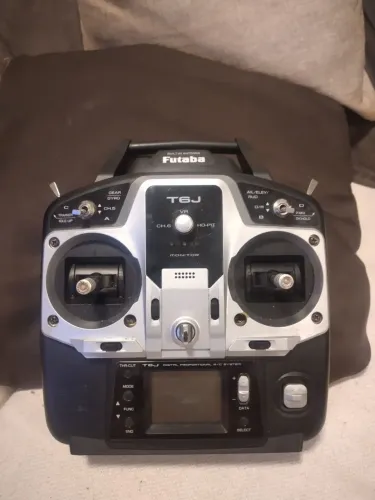 Radio aeromodelo futaba T6J 