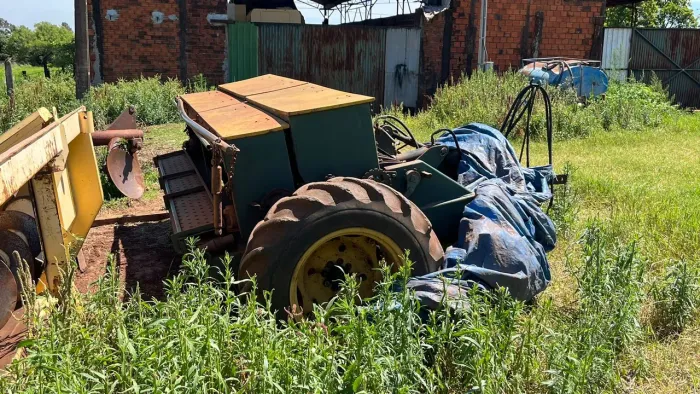 Vende se implementos agricolas 