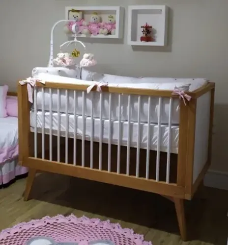 Berço Cama Retrô Tulipa Baby (Branco e Avelã) + Colchão + Enxoval Theodore Rosa