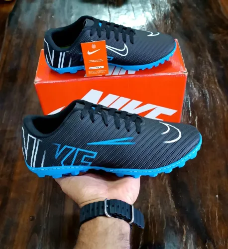 Chuteira Society Nike. Do 38 ao 43.
