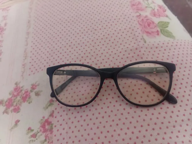 Oculos  importado de marca , para colocar lentes de grau 