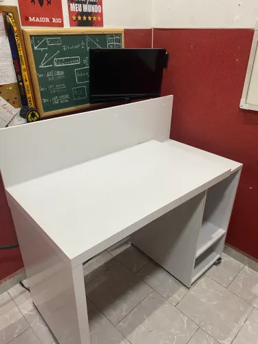 Mesa / escrivaninha