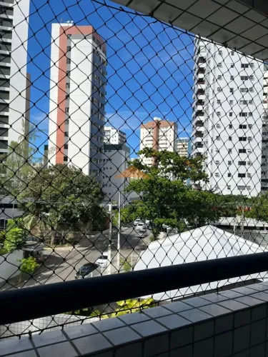 Apartamento no Edf.Praia de Itaúnas,100m² com 03 quartos e uma boa area de lazer em boa vi