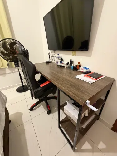 Está escritório e cadeira gamer