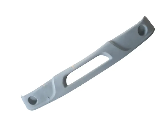 Spoiler do parachoque dianteiro Mercedes 1620 2000 detalhes