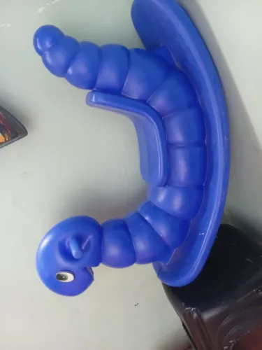 Gangorra infantil em forma de minhoca novo