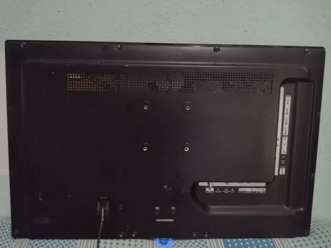 Smart tv AOC 32 polegadas pra retirada de peças