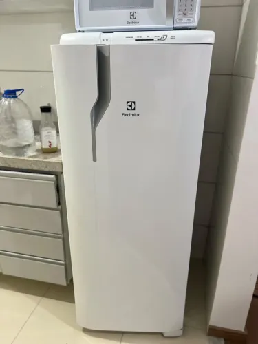 Geladeira Electrolux RE31 Branca