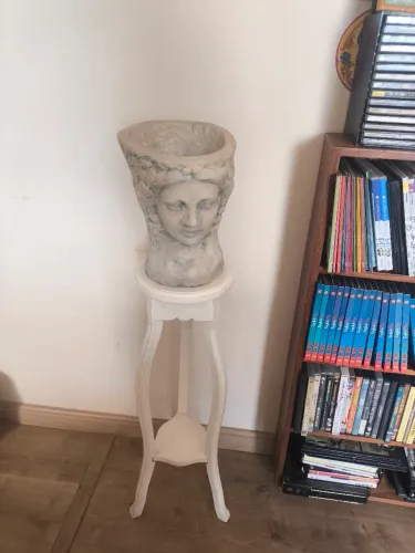 Conjunto Pedestal em estilo clássico retrô com vaso estilo greco-romana