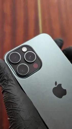 iPhone 16 Pro Max 256GB - Impecável (Apenas detalhe no vidro)