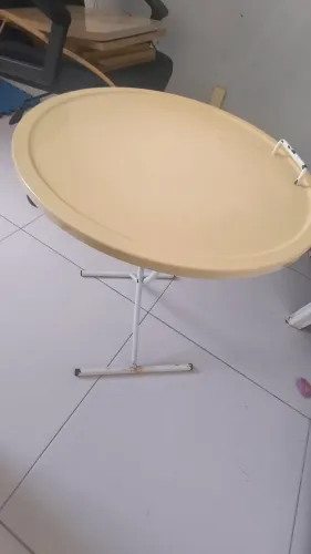 Vende mesinha de quarto 