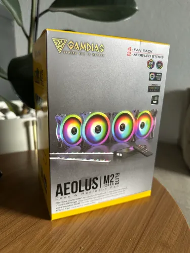 De 309,90 por 219,90 GAMDIAS KIT 4 FANS RGB COM FITA LED RGB AEOLUS M2 1204R ELITE