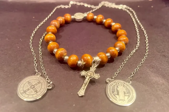 Pulseira Religiosa - Madeira
