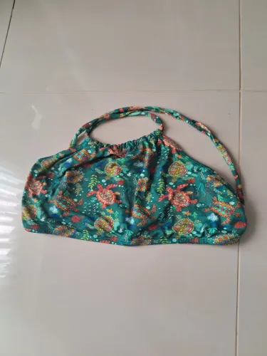 Maios e biquíni e blusa uv