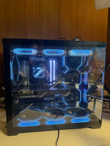 PC Gamer Ryzen 5 9600X RTX 5060 32GB DDR5 1TB + Odyssey 32? 165Hz